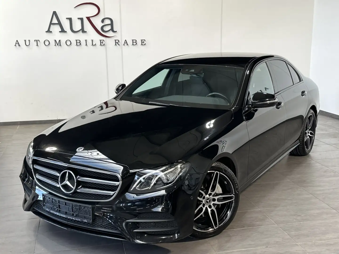Mercedes-Benz E 220 AMG-Line NAV+LED+KAMERA+WIDESCREEN+19ZOLL Чорний - 2