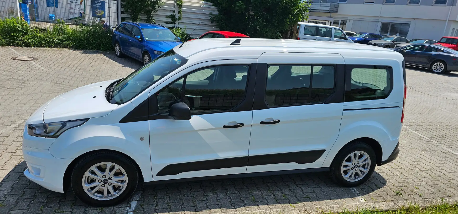 Ford Grand Tourneo Grand*1.5*TDCi*Aut.*Trend*Klima*Kamera*AHK*5-Sitze Biały - 2