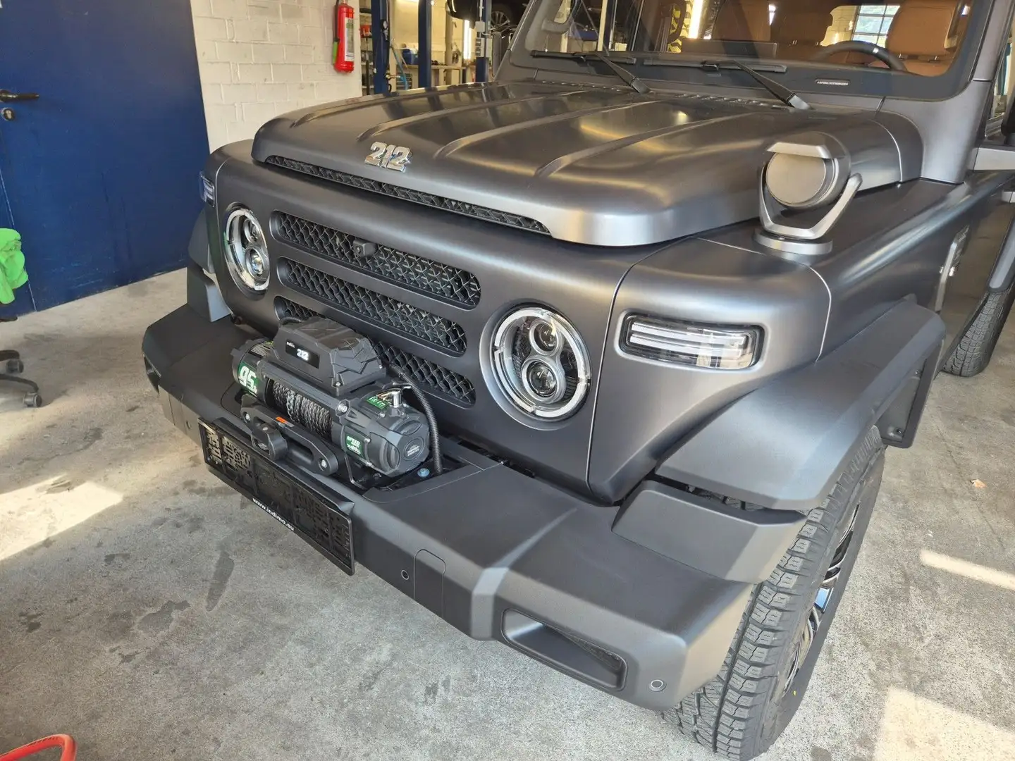 BAW Sonstige BAW 212  4 WD, mit AHK ab 12 kw. Grau - 1