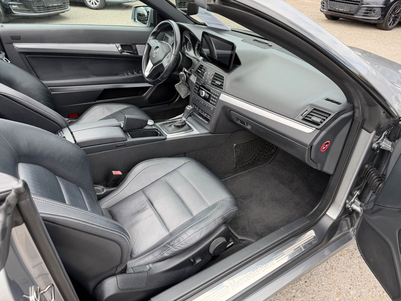 Mercedes-Benz E 200 Cabrio CGI Auto. Leder Bi-Xenon Navi PDC — photo 9