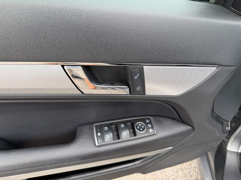 Mercedes-Benz E 200 Cabrio CGI Auto. Leder Bi-Xenon Navi PDC — photo 14