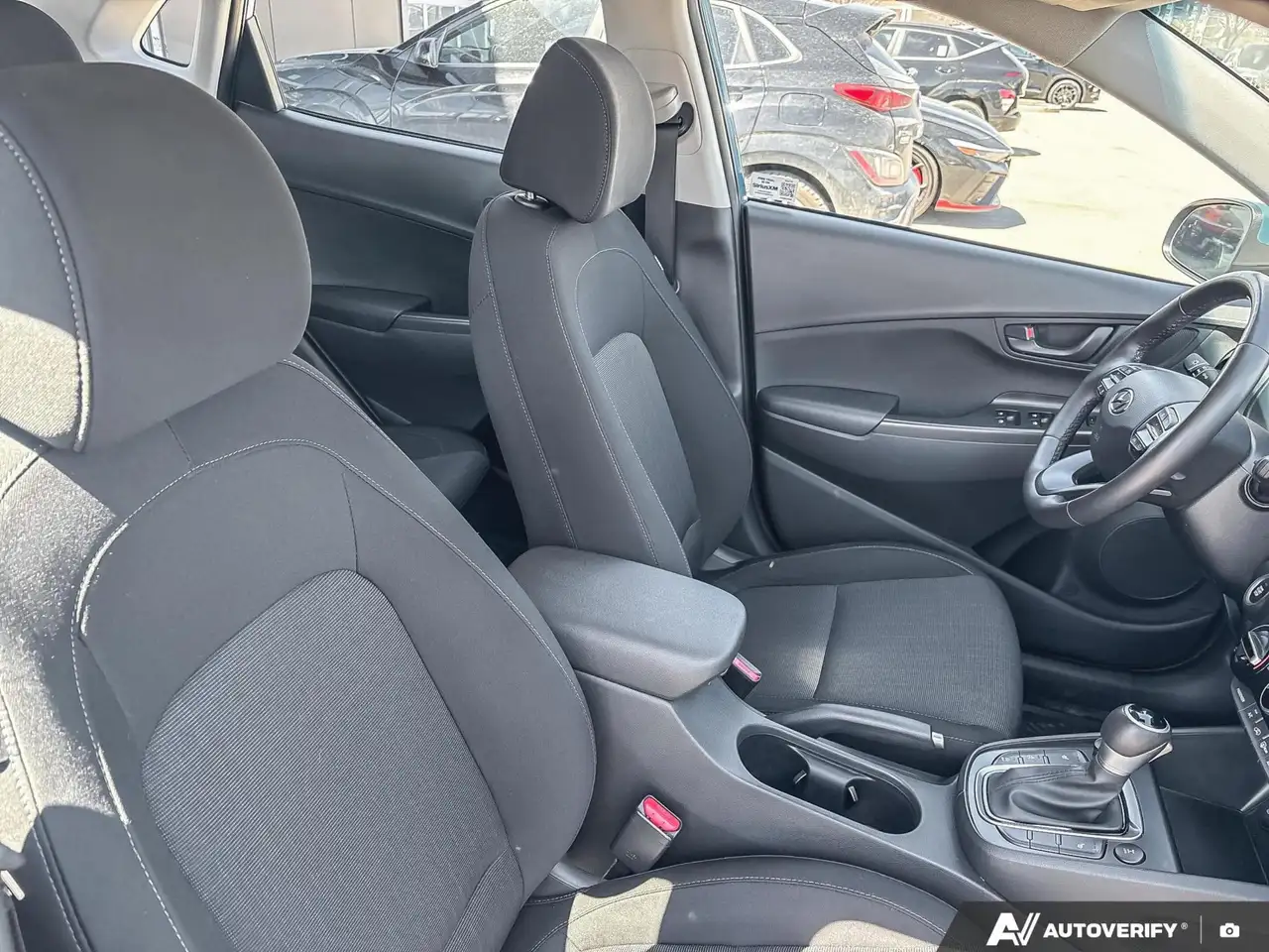 Hyundai KONA снимка Hyundai KONA