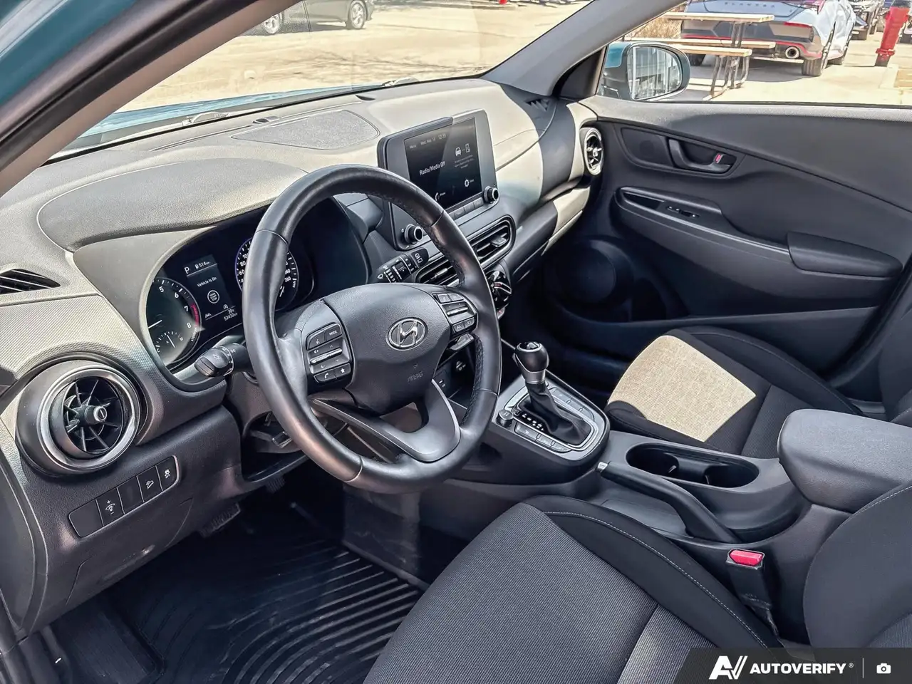 Hyundai KONA снимка Hyundai KONA