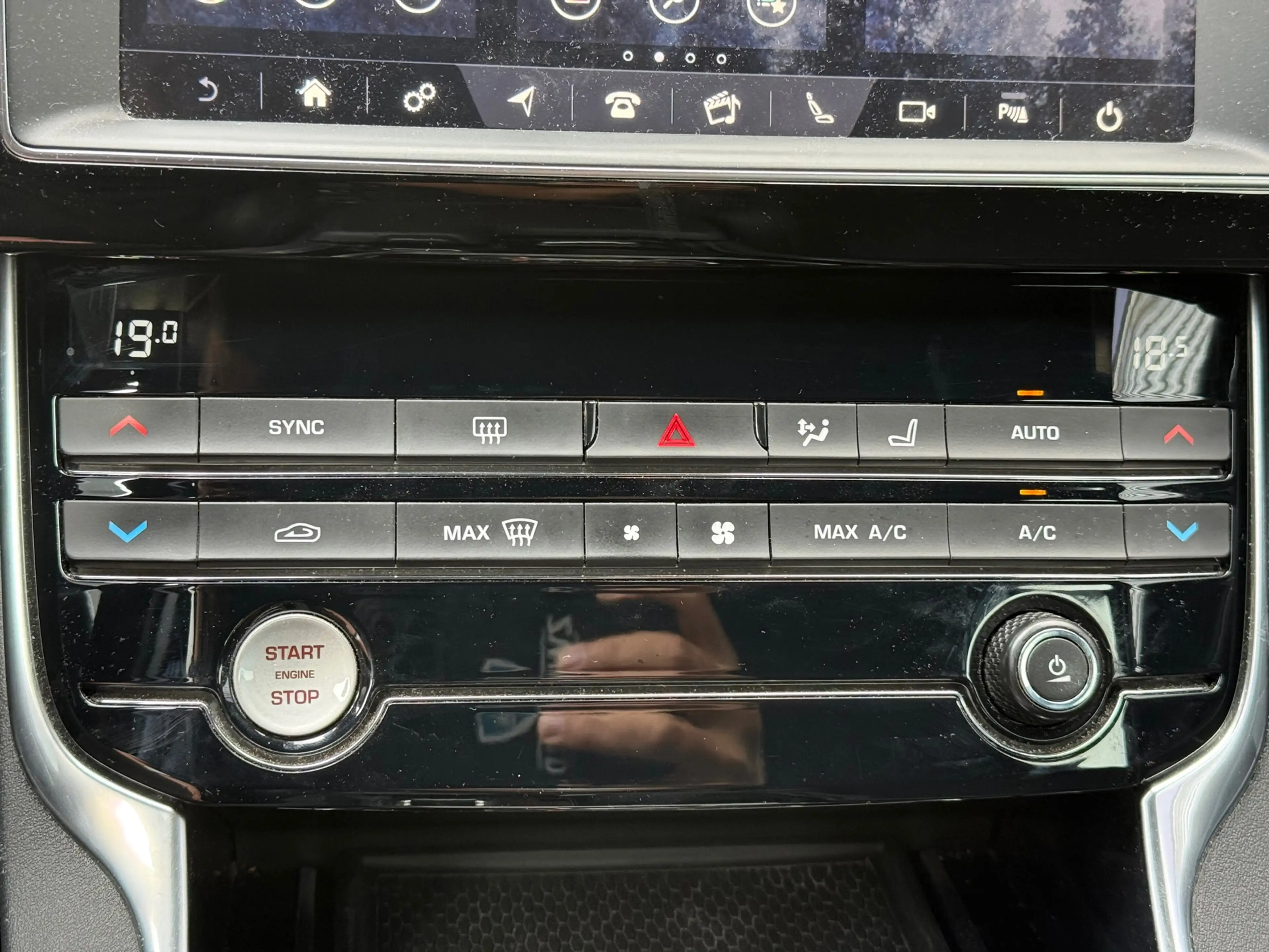 Jaguar XE 2.0t R-Sport l Automaat l Camera l Xenon l — photo 21