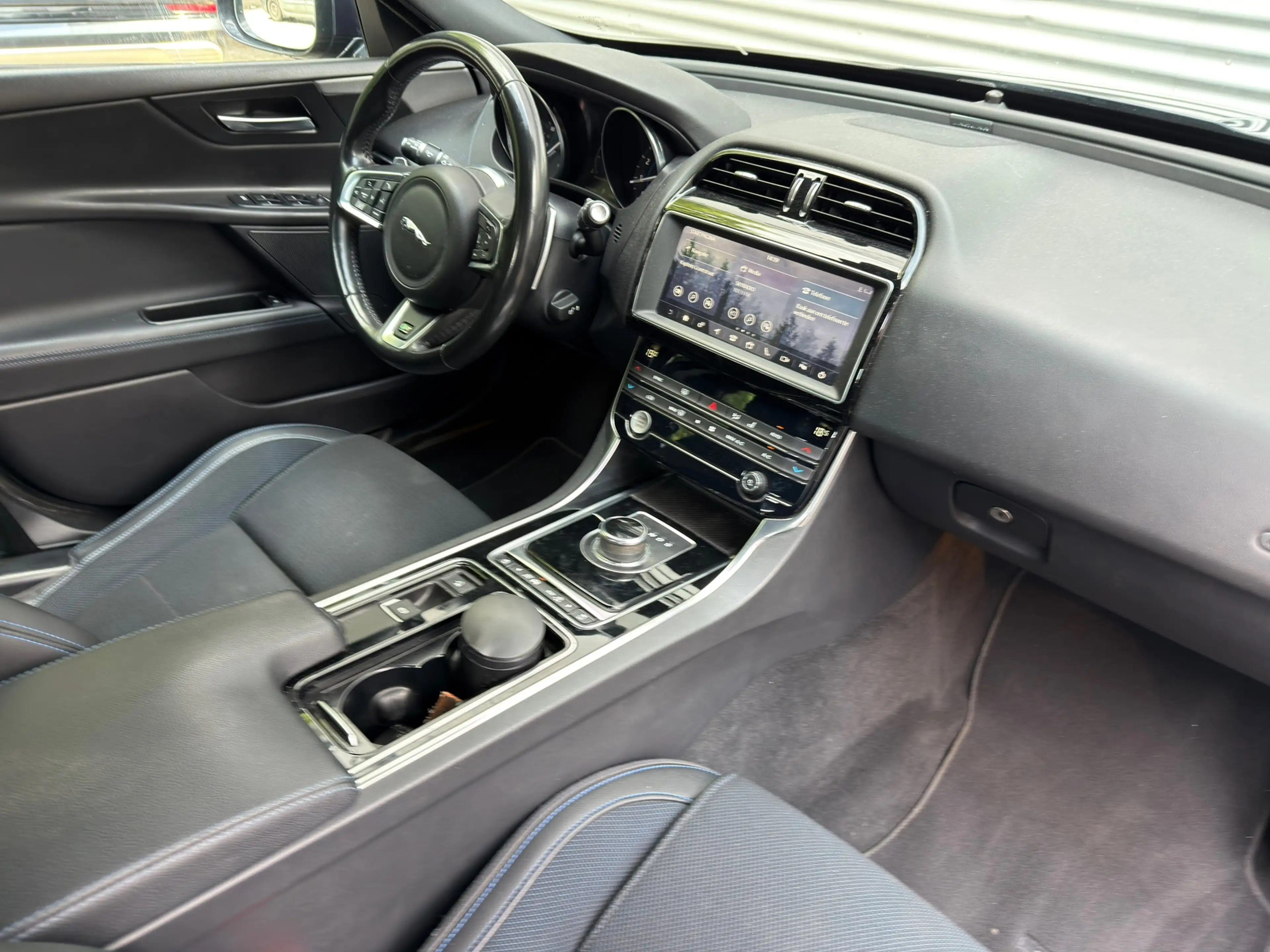 Jaguar XE 2.0t R-Sport l Automaat l Camera l Xenon l — photo 6