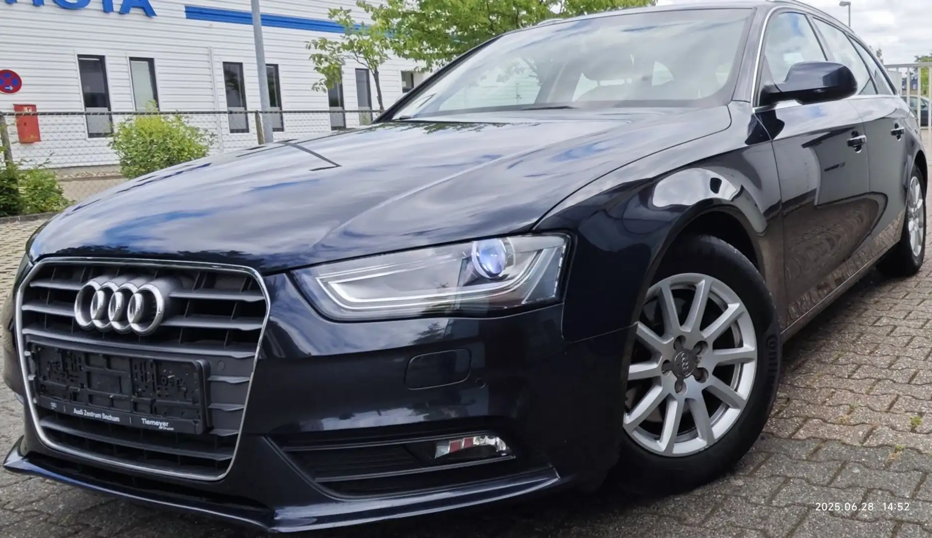 Audi A4 Avant Attraction ultra Blauw - 1