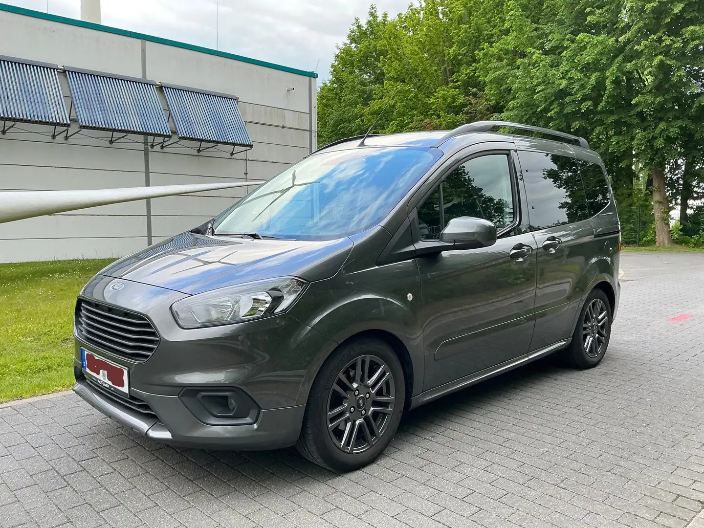 Ford Tourneo Courier 1.5 TDCi S Grau - 2