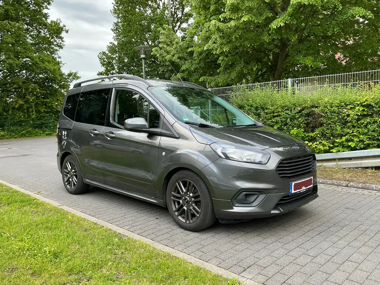 Ford Tourneo Courier 1.5 TDCi S Grau - 1