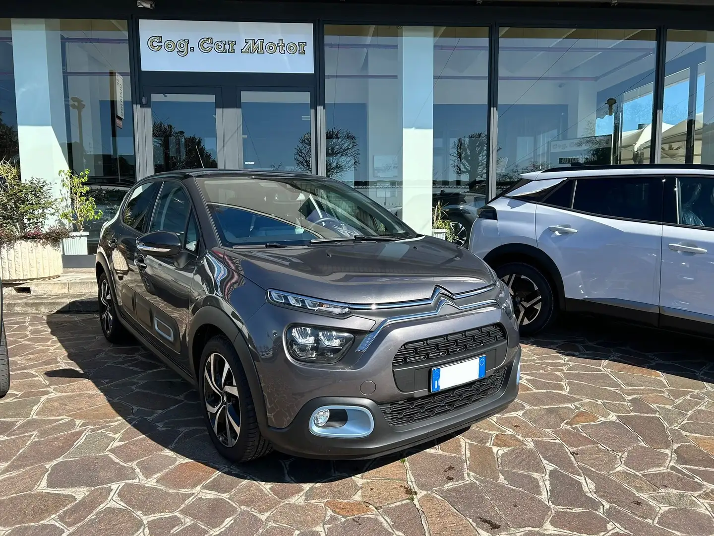 Citroen C3 C3 1.2 puretech Elle AUTOM 110CV Gris - 1