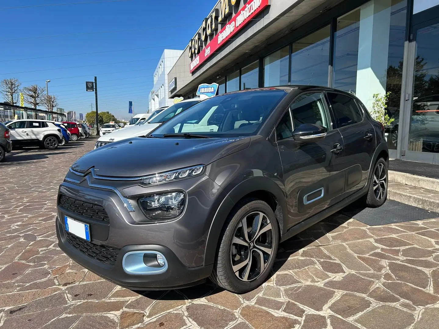 Citroen C3 C3 1.2 puretech Elle AUTOM 110CV Gris - 2