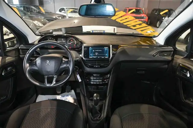 Peugeot 208 view 10