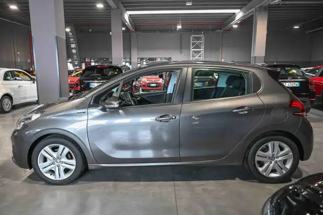 Peugeot 208 view 8