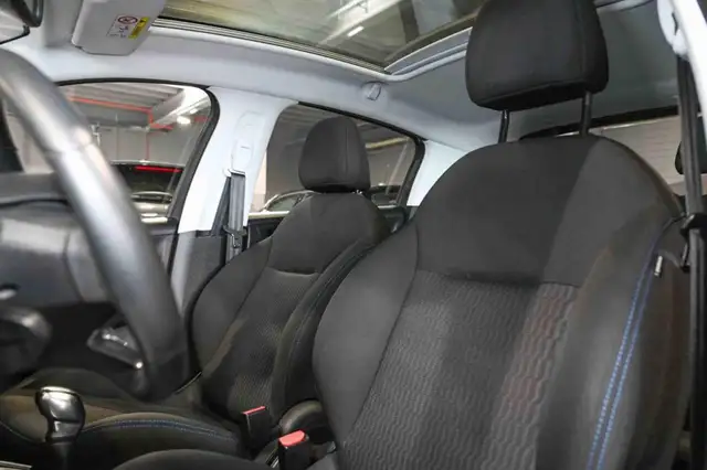 Peugeot 208 view 13