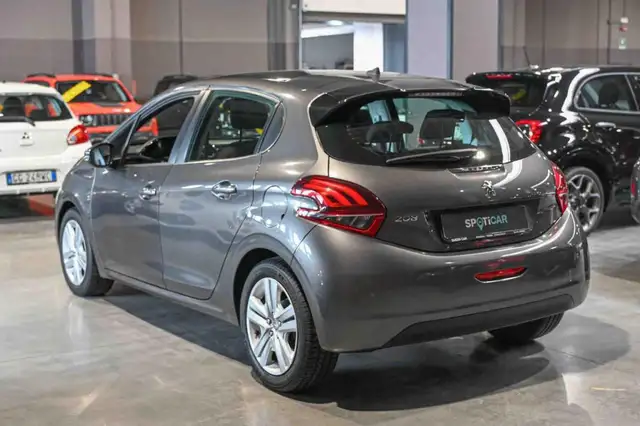 Peugeot 208 view 7