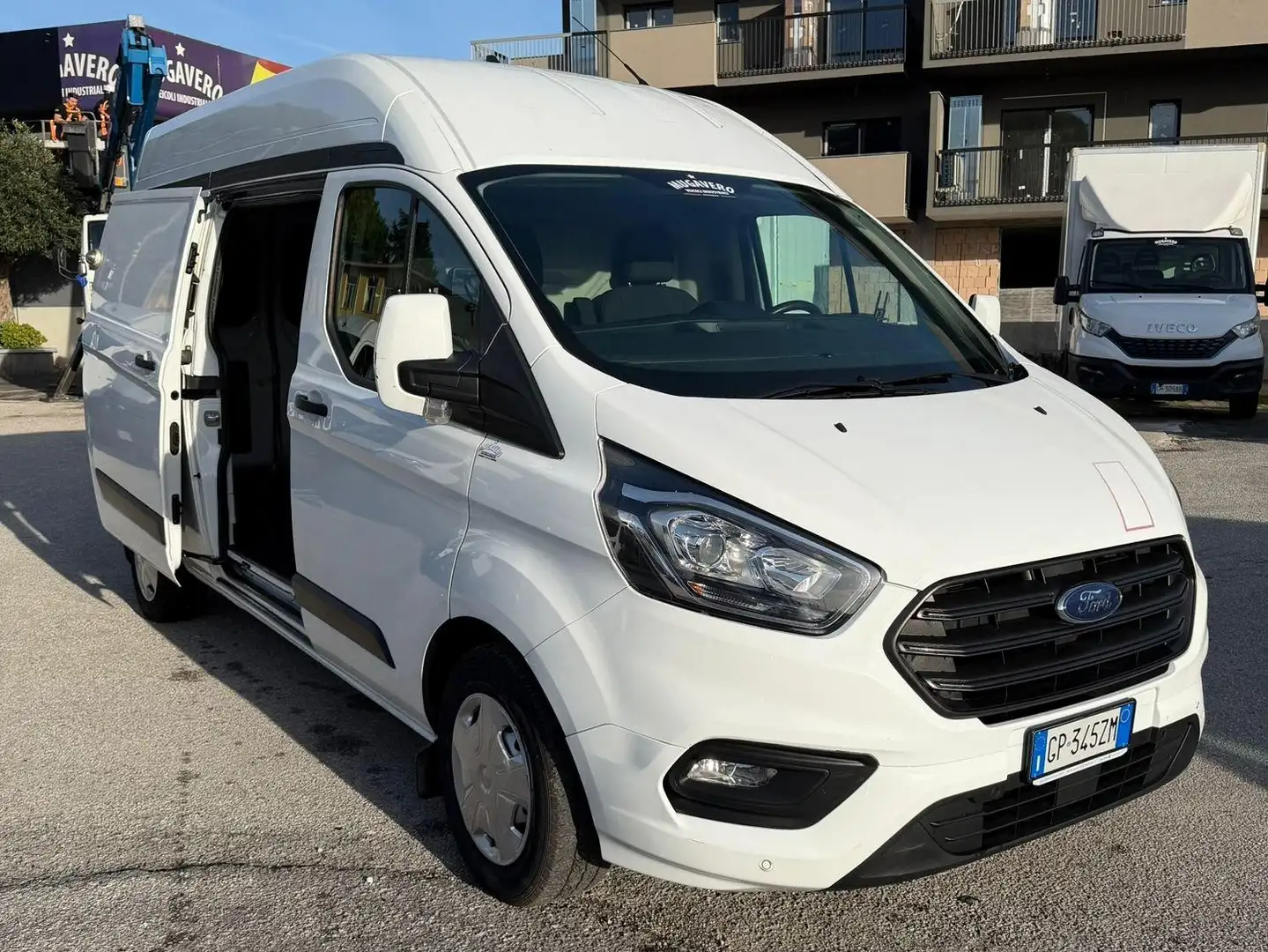 Ford Transit Custom 2.0Hybrid 130cv L2H2 FURGONE Km 88.000 del 2023 Blanco - 1