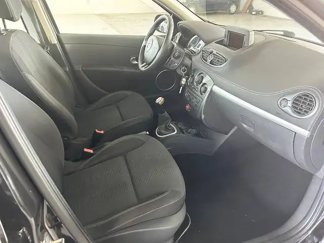 Renault Clio view 15