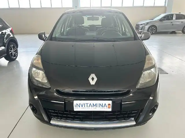 Renault Clio view 2