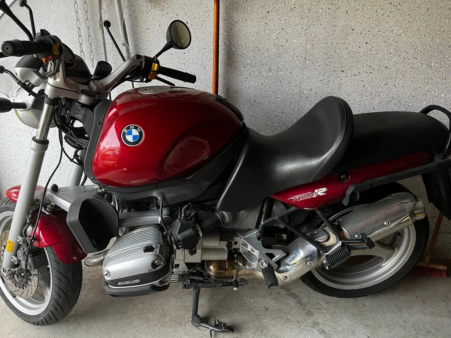 BMW R 1100 crvena - 1
