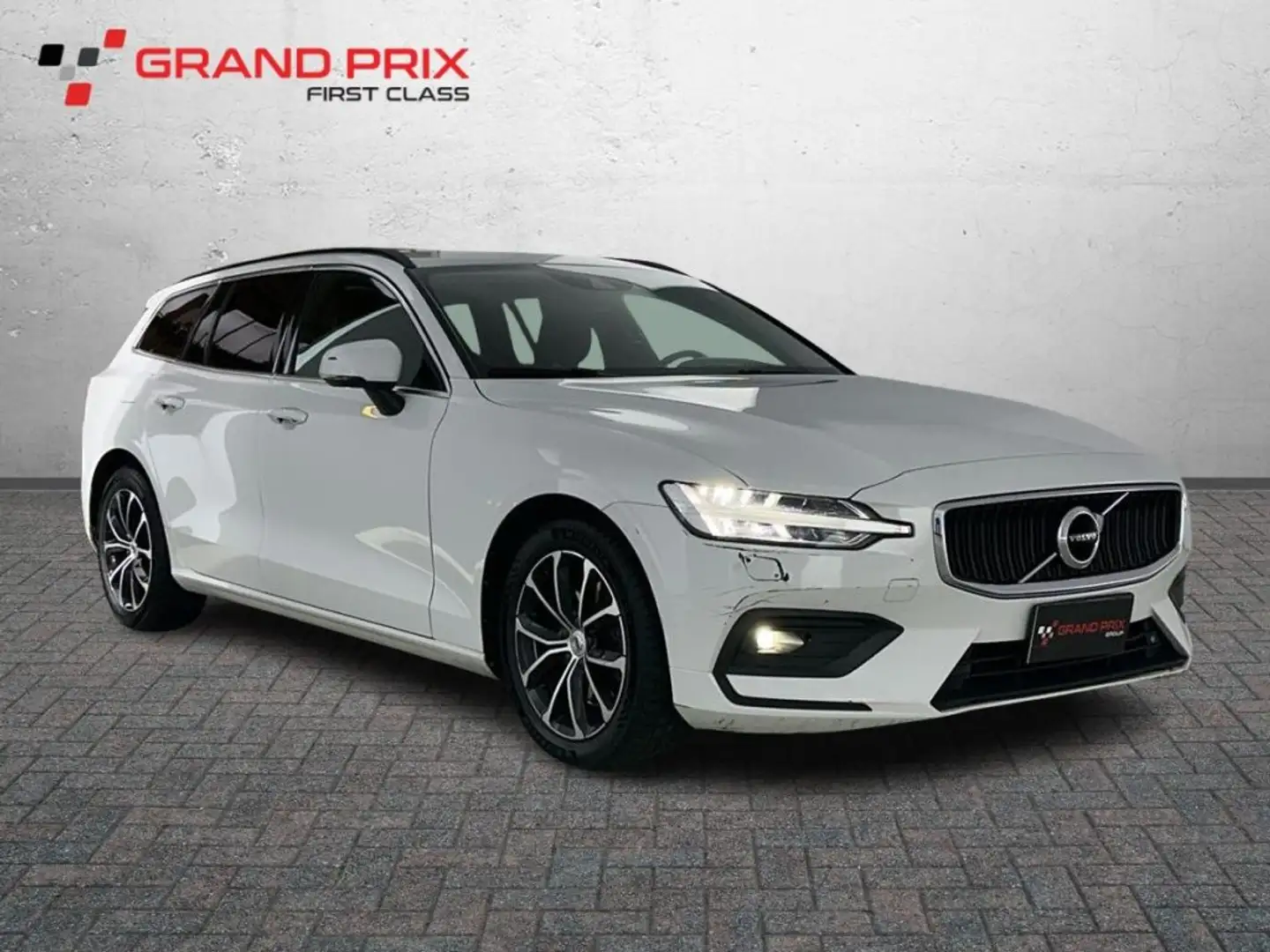 Volvo V60 B3 Geartronic Momentum Business Bianco - 2