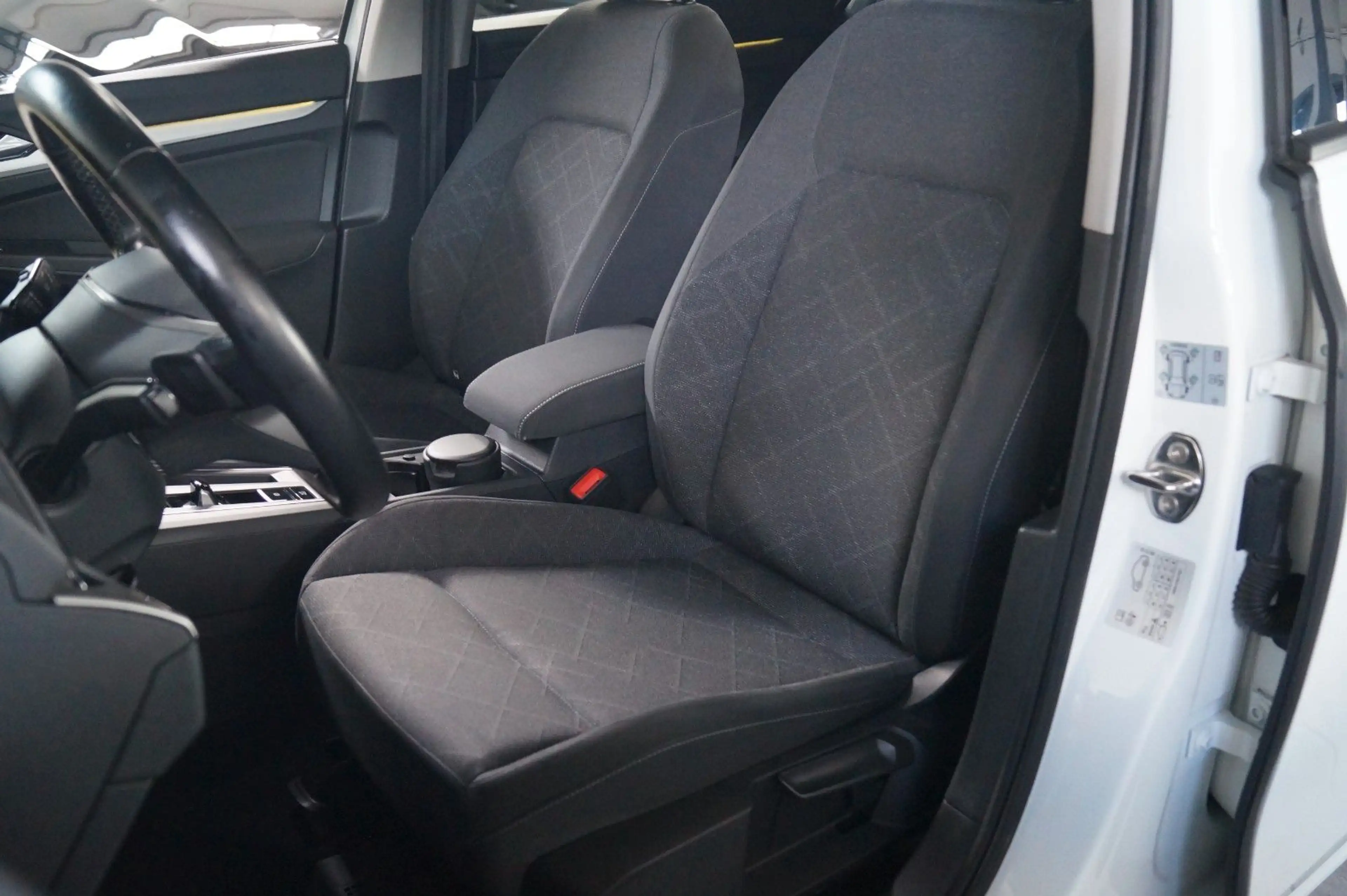 Volkswagen Golf VIII Lim. Life eTSI*1.Hand*Navi*Kamera*PDC* — photo 10
