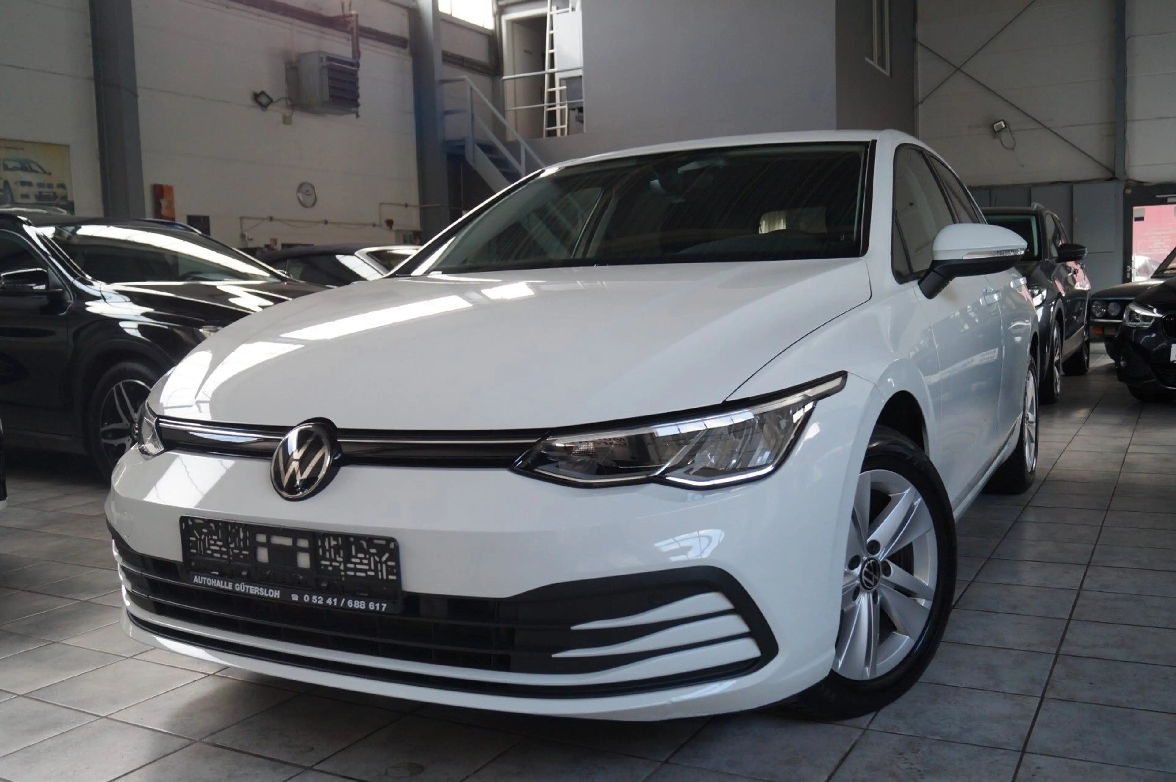 Volkswagen Golf VIII Lim. Life eTSI*1.Hand*Navi*Kamera*PDC*
