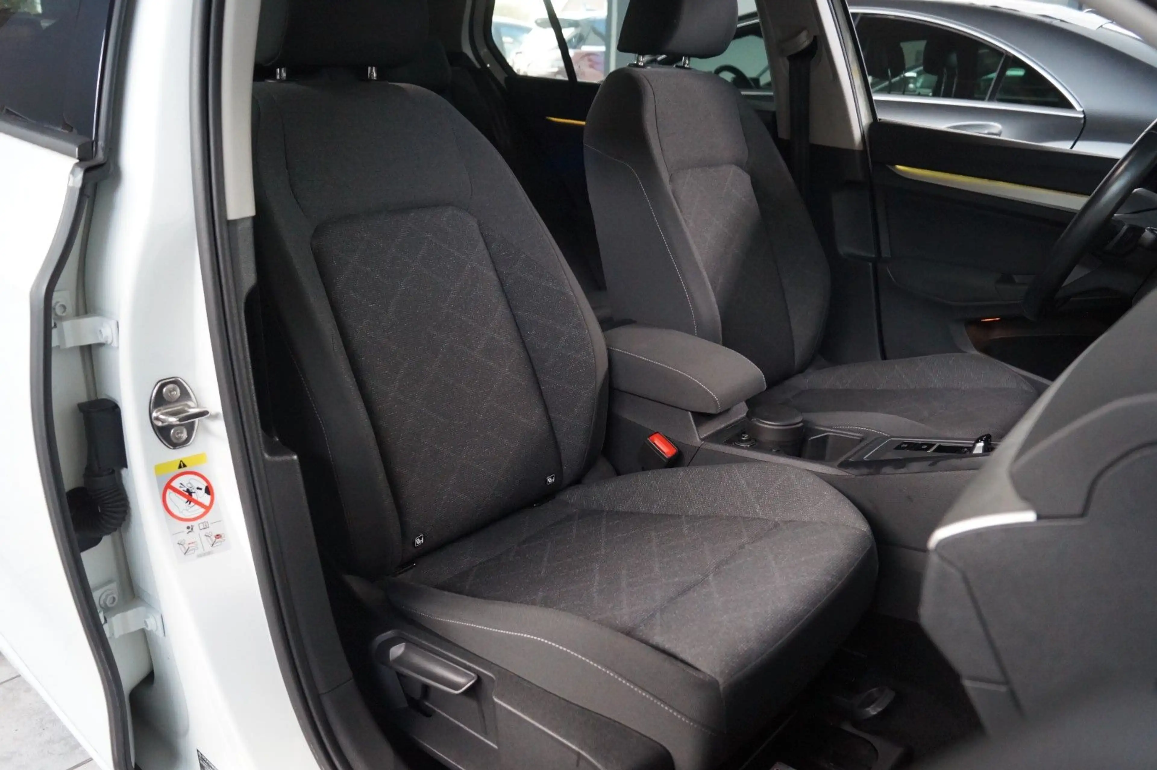 Volkswagen Golf VIII Lim. Life eTSI*1.Hand*Navi*Kamera*PDC* — photo 14