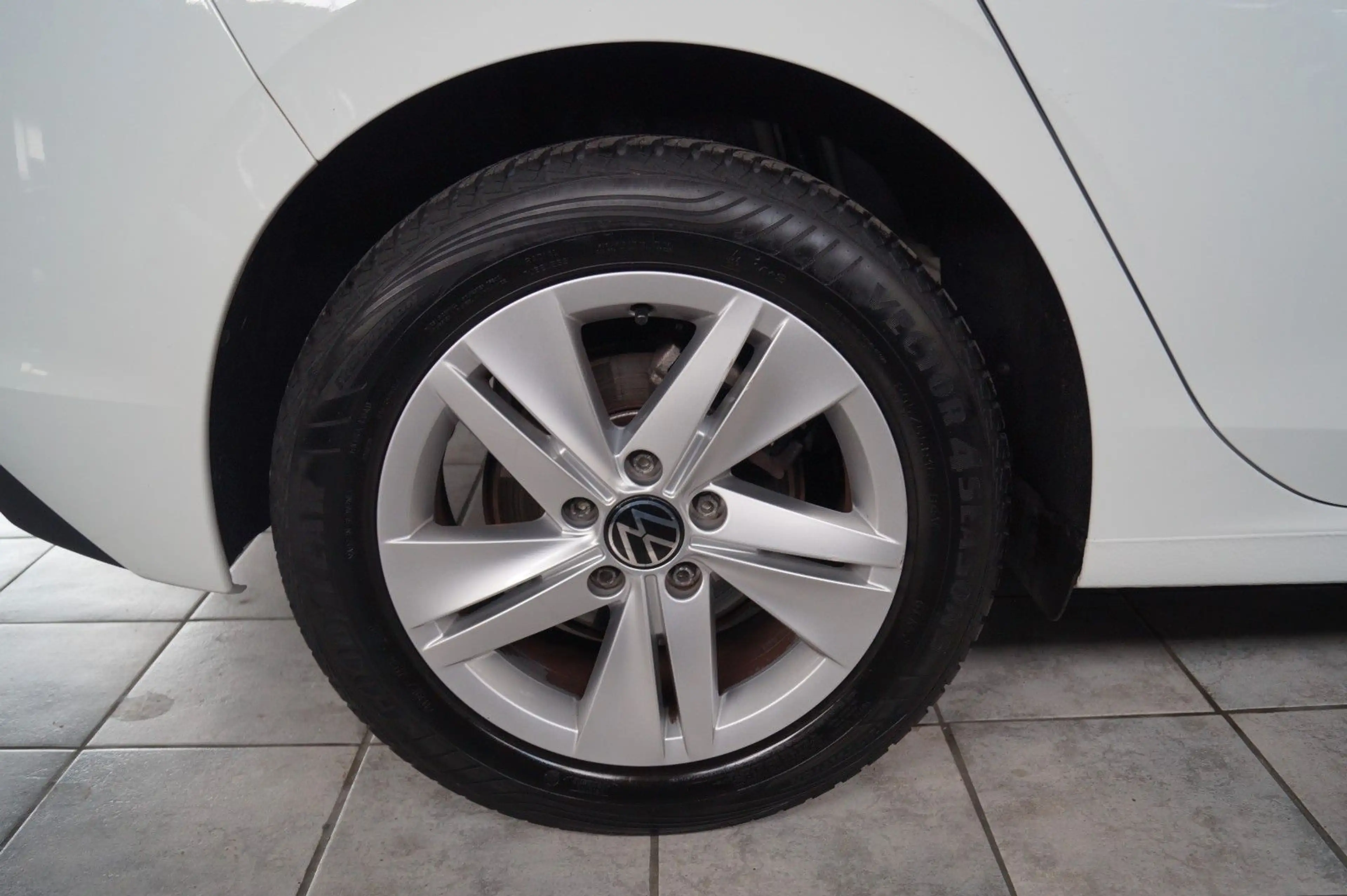 Volkswagen Golf VIII Lim. Life eTSI*1.Hand*Navi*Kamera*PDC* — photo 4