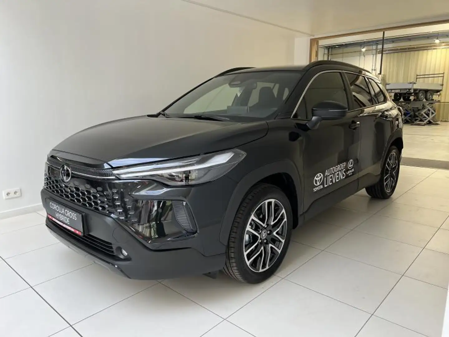 Toyota Corolla Cross 2.0 STYLE + SUN PACK Чёрный - 1