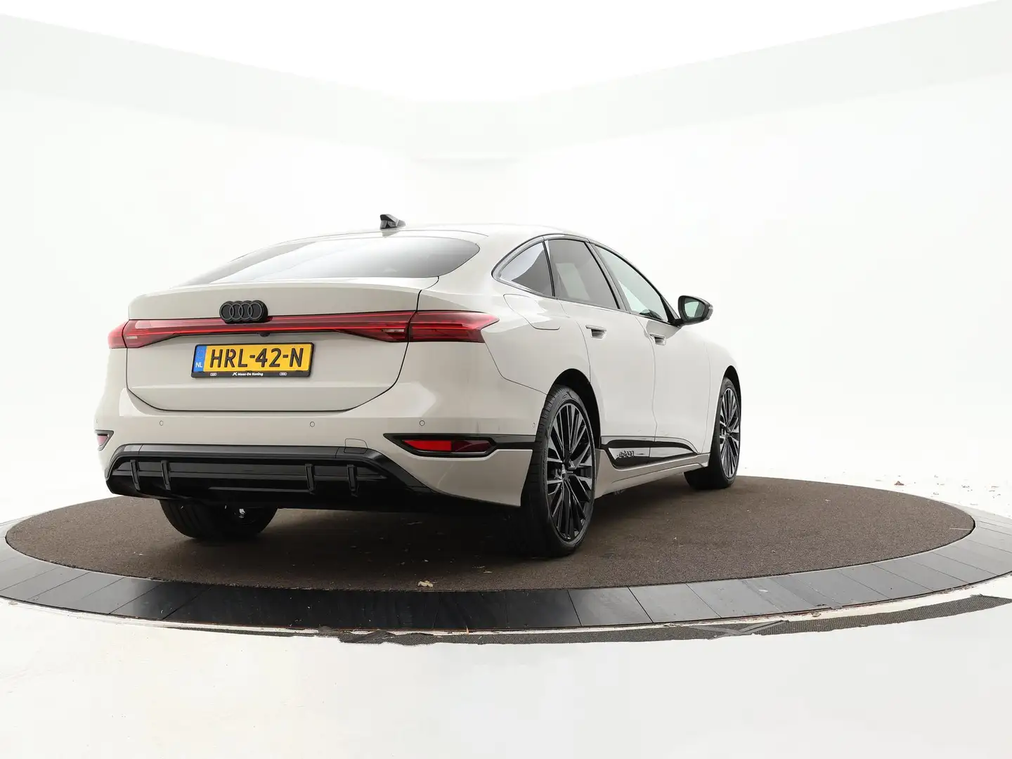 Audi A6 Sportback e-tron S edition 83 kWh 286 PK · 21" LM Geel - 2