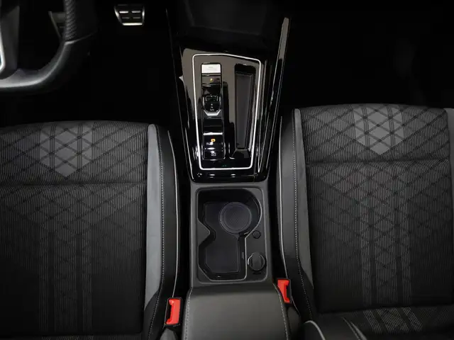 Volkswagen Golf view 11