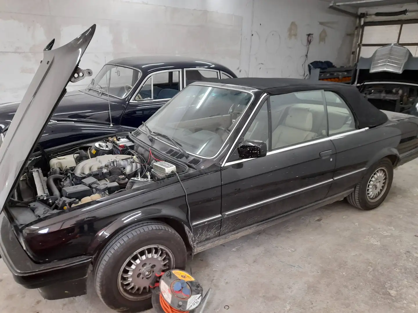 BMW 325 325i Cabrio Schwarz - 1