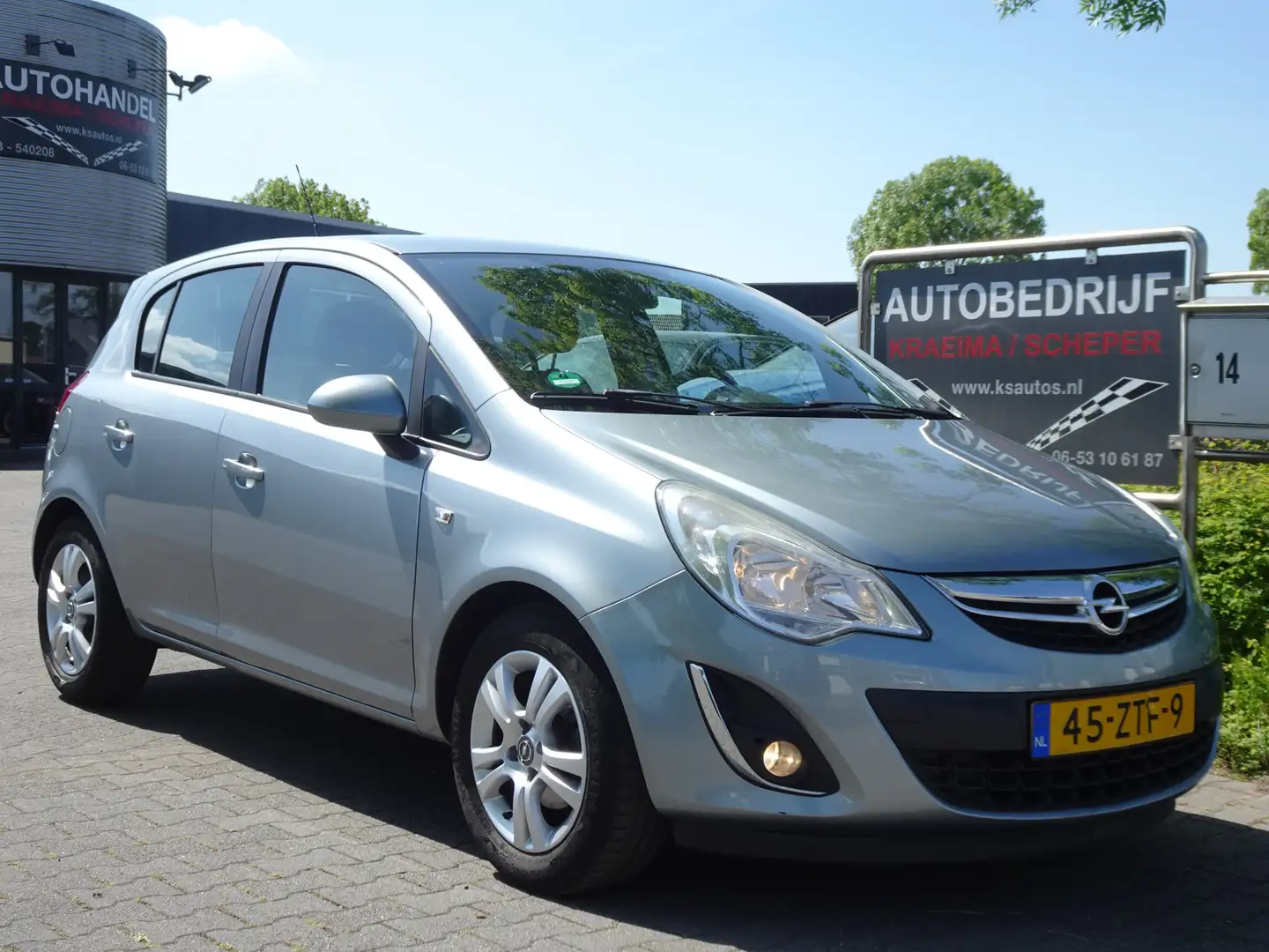 Opel Corsa 1.4-16V Gris - 1