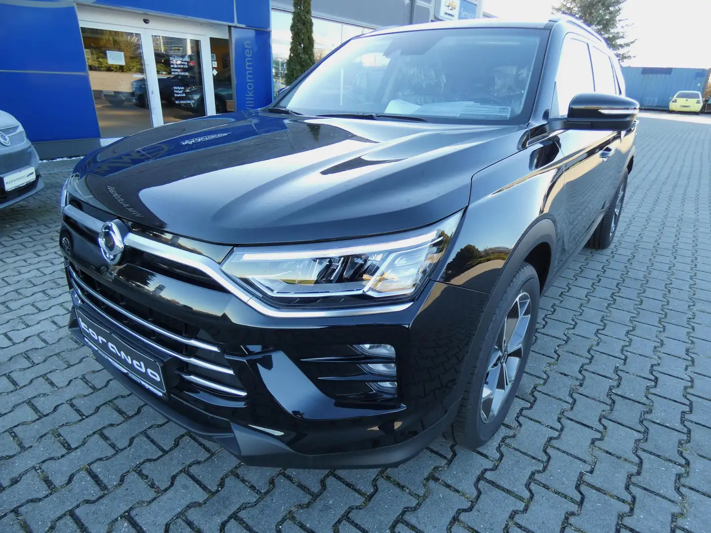 KGM Korando 1,5T Spezial Edition Plus Automatik Klima Alu18" Negro - 1