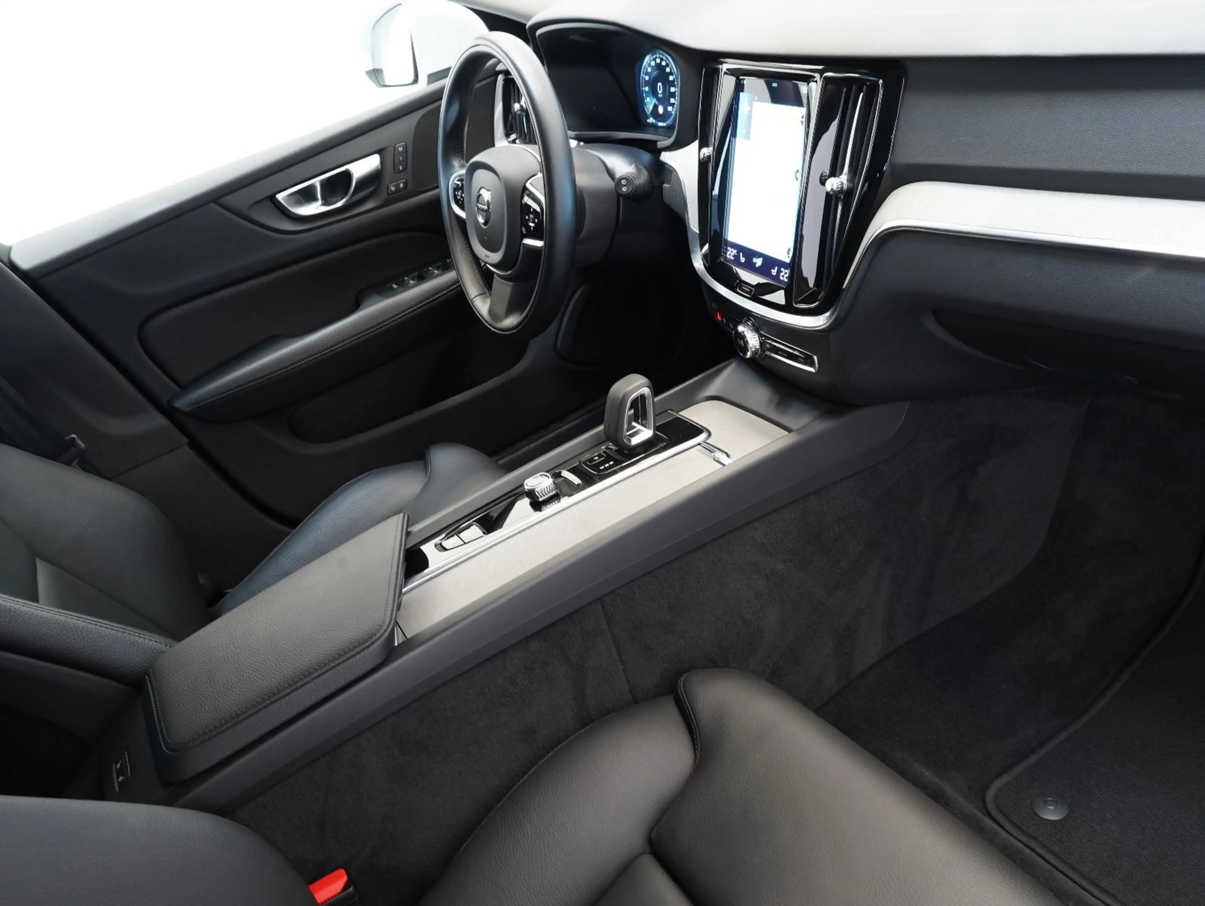 Volvo V60 Cross Country B5 B AWD — photo 12