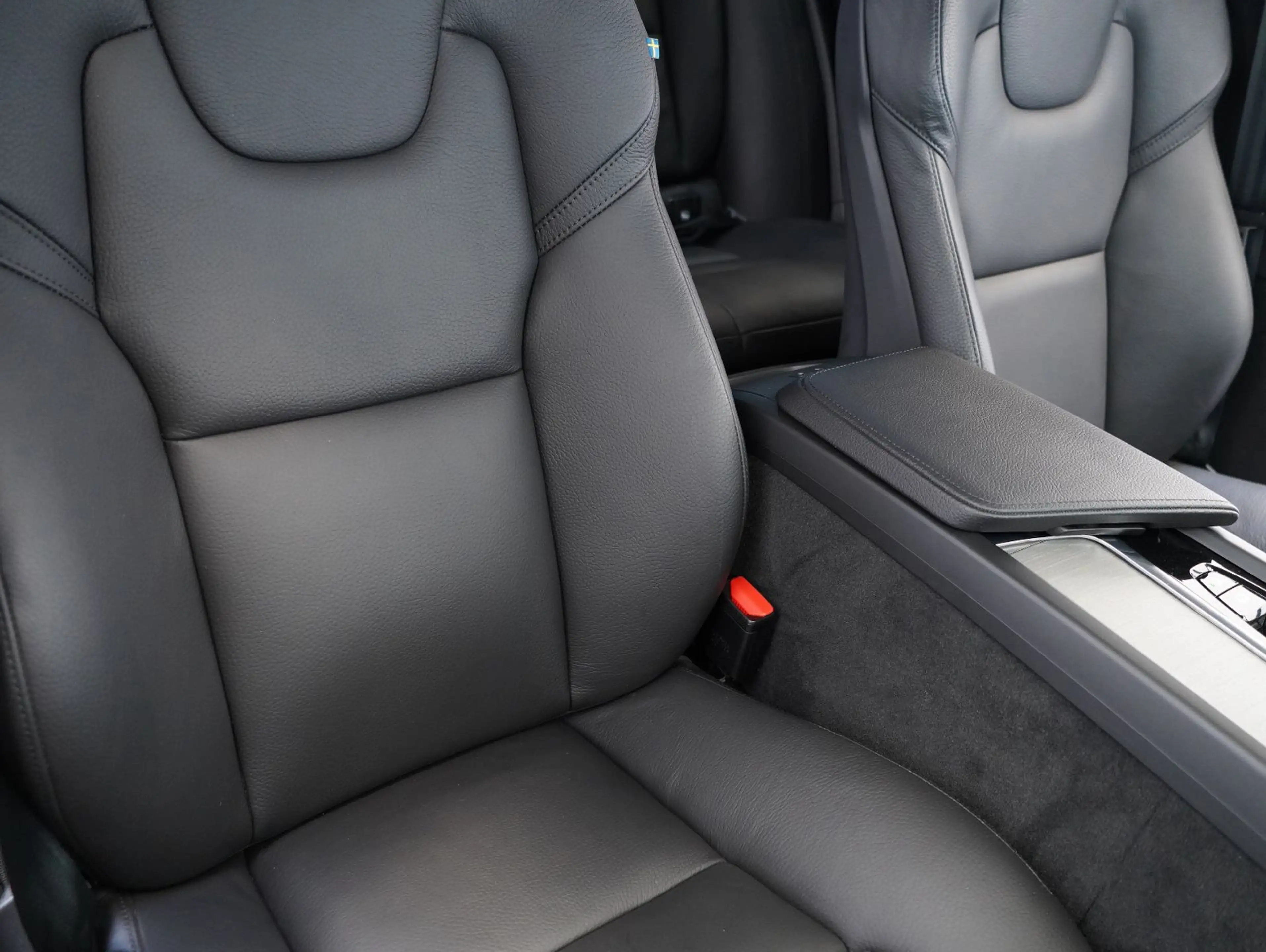 Volvo V60 Cross Country B5 B AWD — photo 11