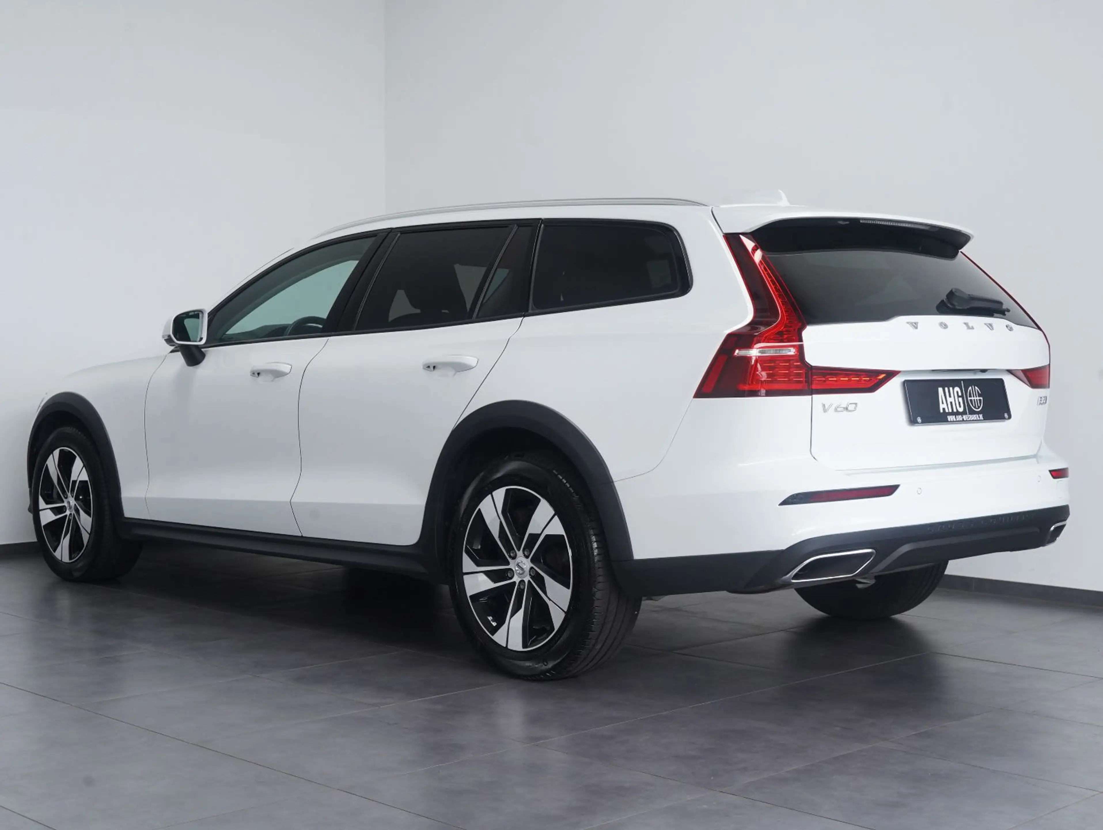 Volvo V60 Cross Country B5 B AWD — photo 3