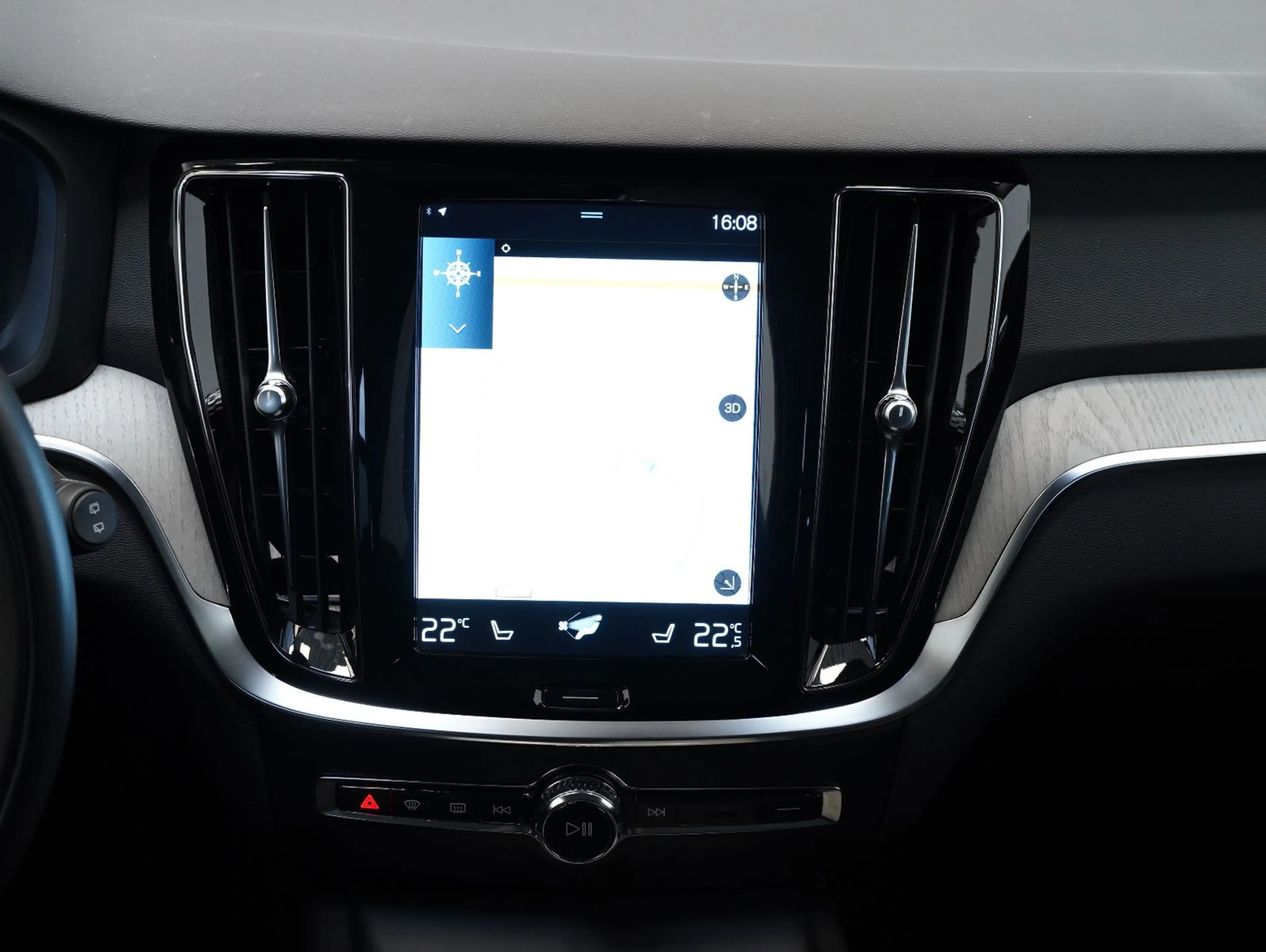 Volvo V60 Cross Country B5 B AWD — photo 9