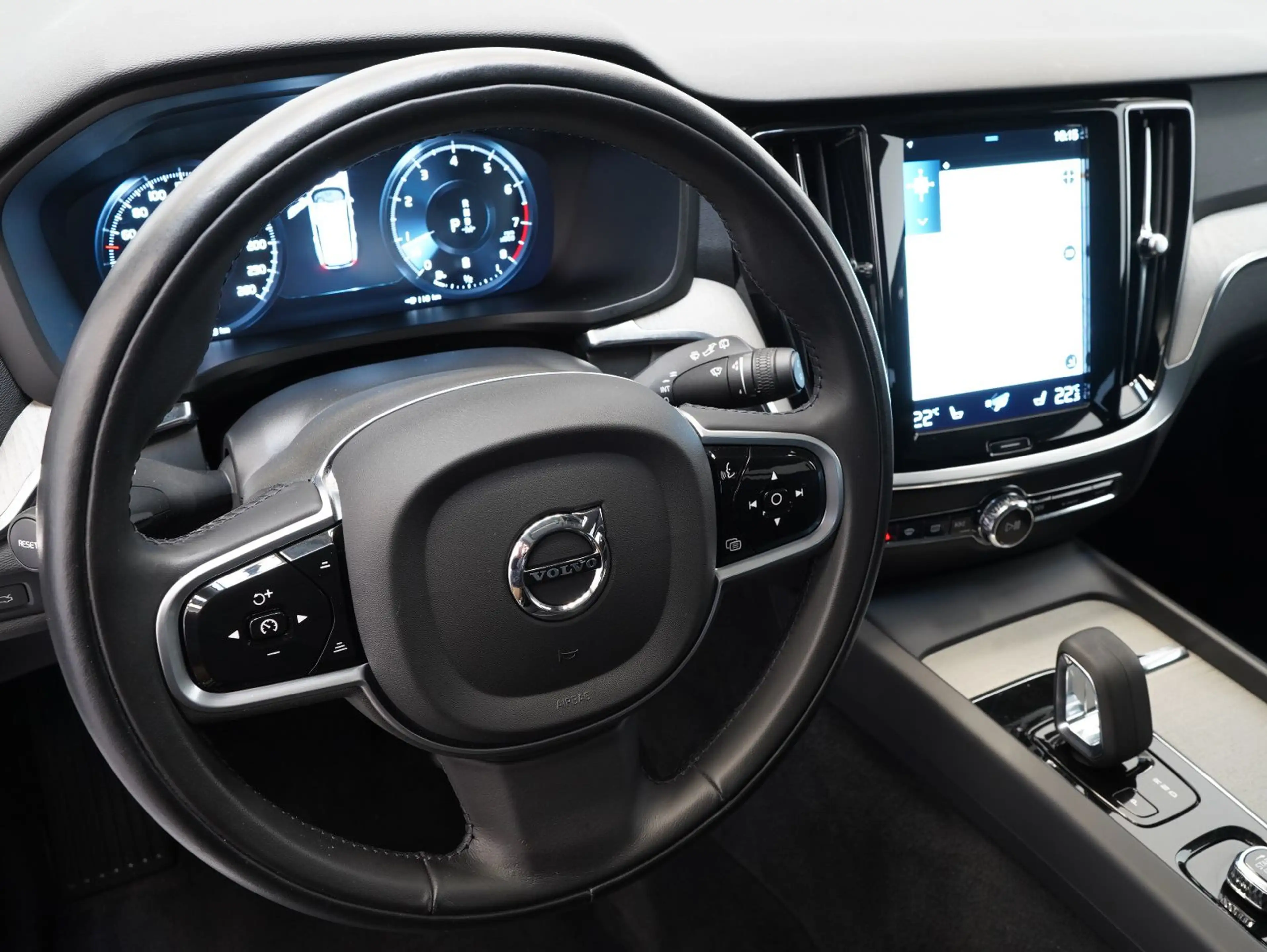 Volvo V60 Cross Country B5 B AWD — photo 6
