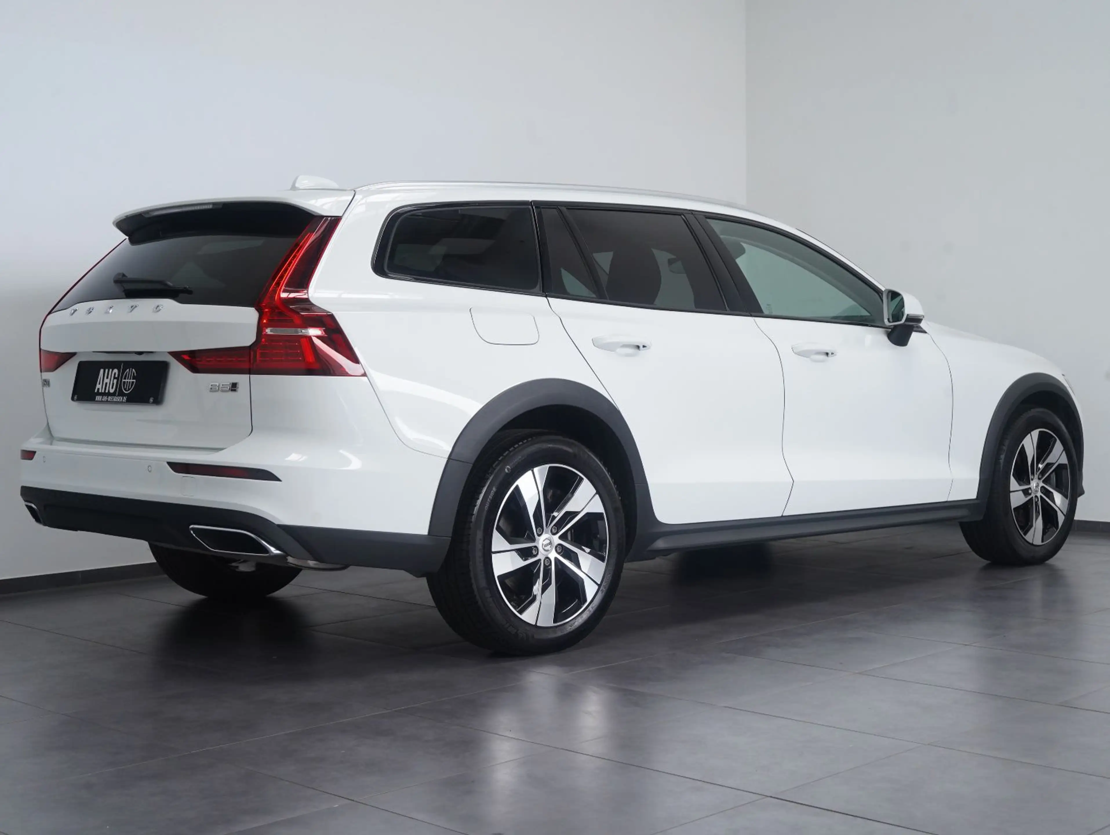 Volvo V60 Cross Country B5 B AWD — photo 4