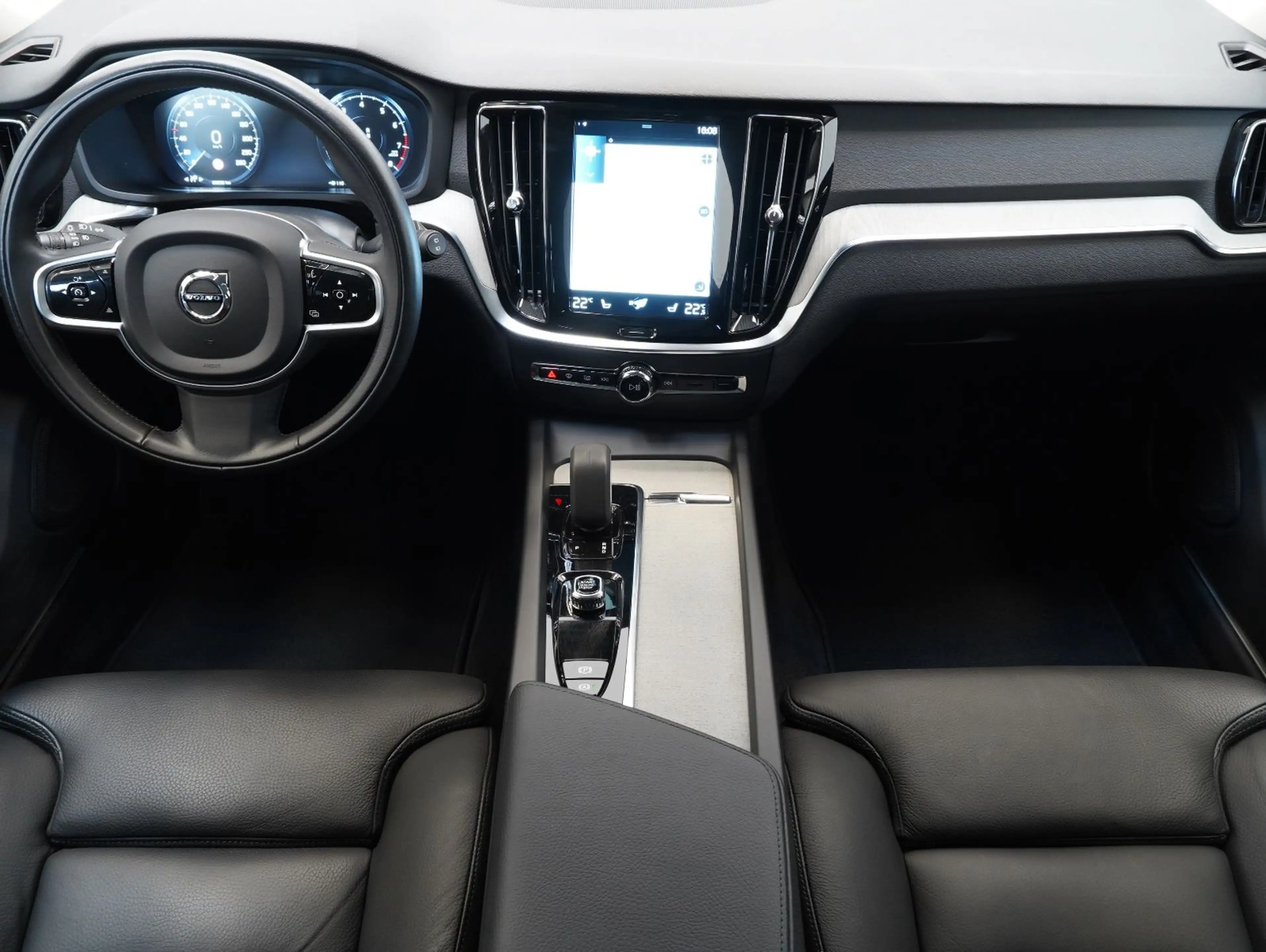 Volvo V60 Cross Country B5 B AWD — photo 8