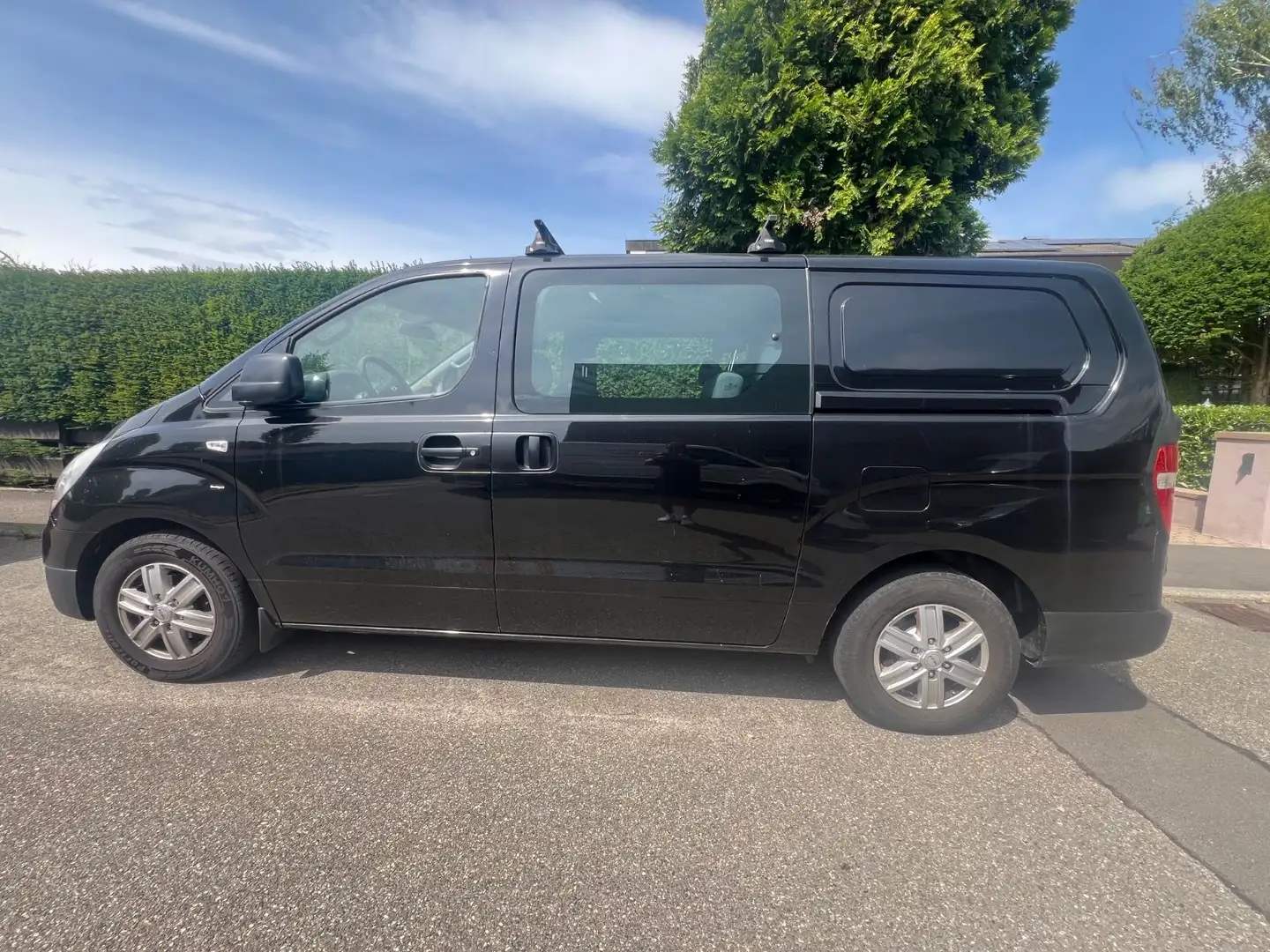 Hyundai H-1 Чорний - 2