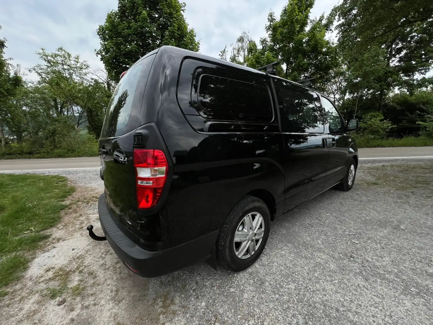 Hyundai H-1 Zwart - 2