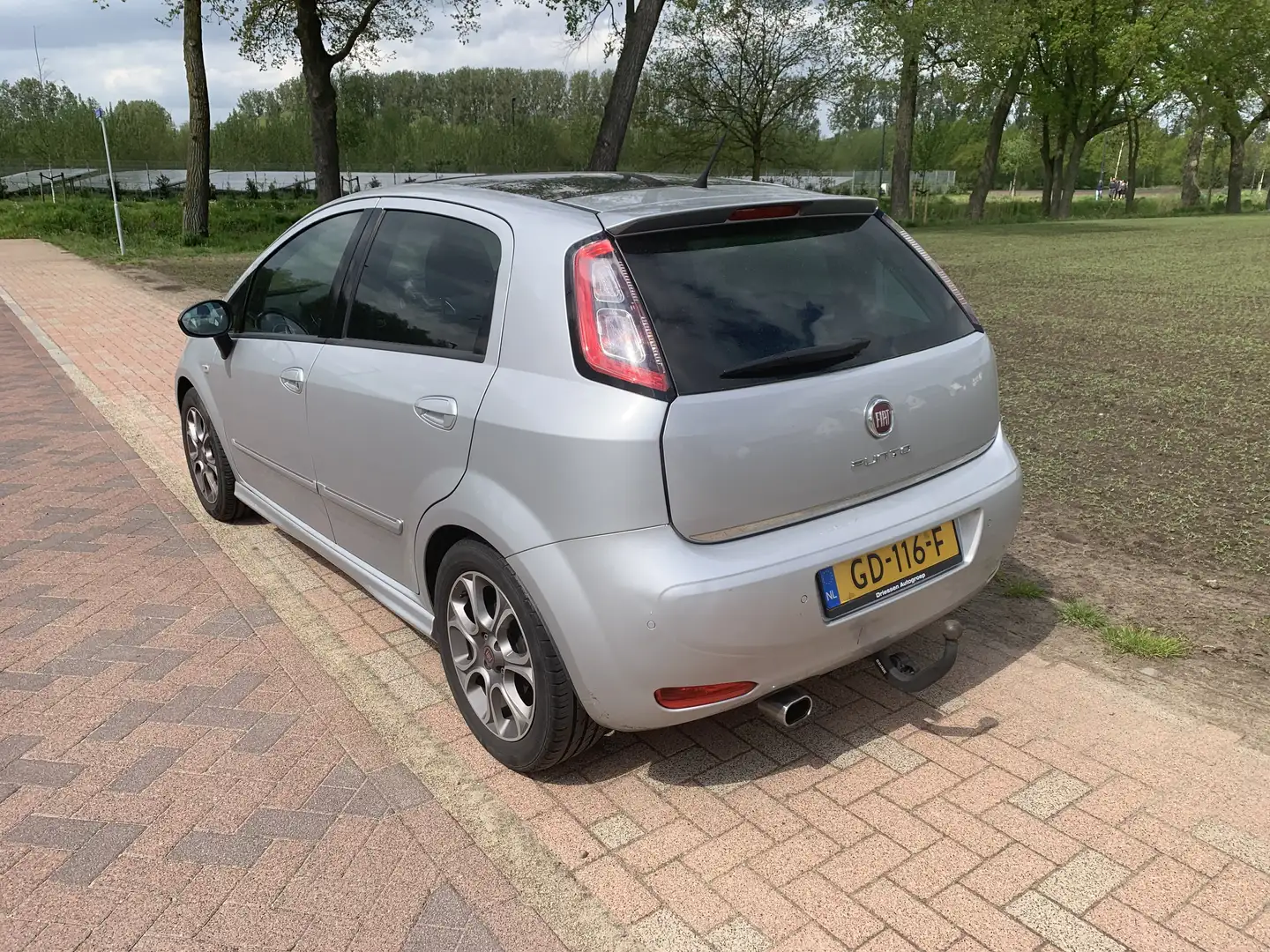 Fiat Punto 1.3 M-Jet Lounge Grijs - 2