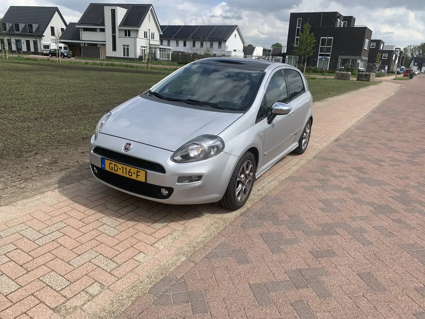 Fiat Punto 1.3 M-Jet Lounge Grijs - 1