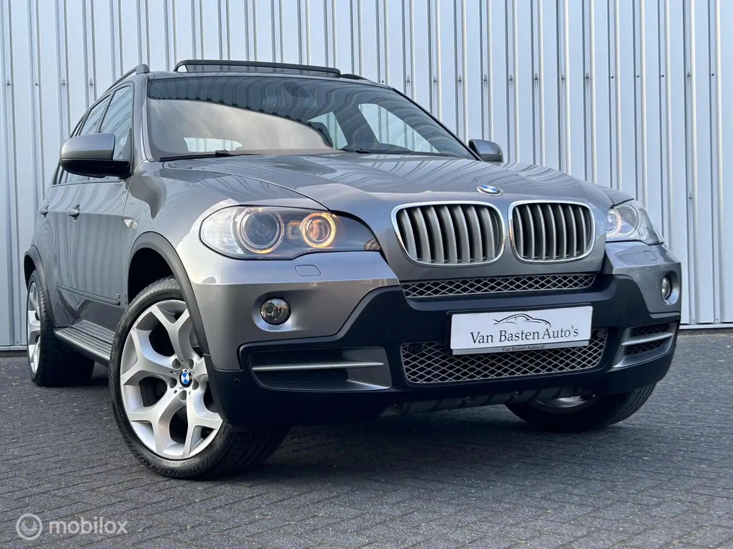 BMW X5 xDrive48i High Exe | HUD | 7 zit | Youngtimer | Pa Grijs - 1