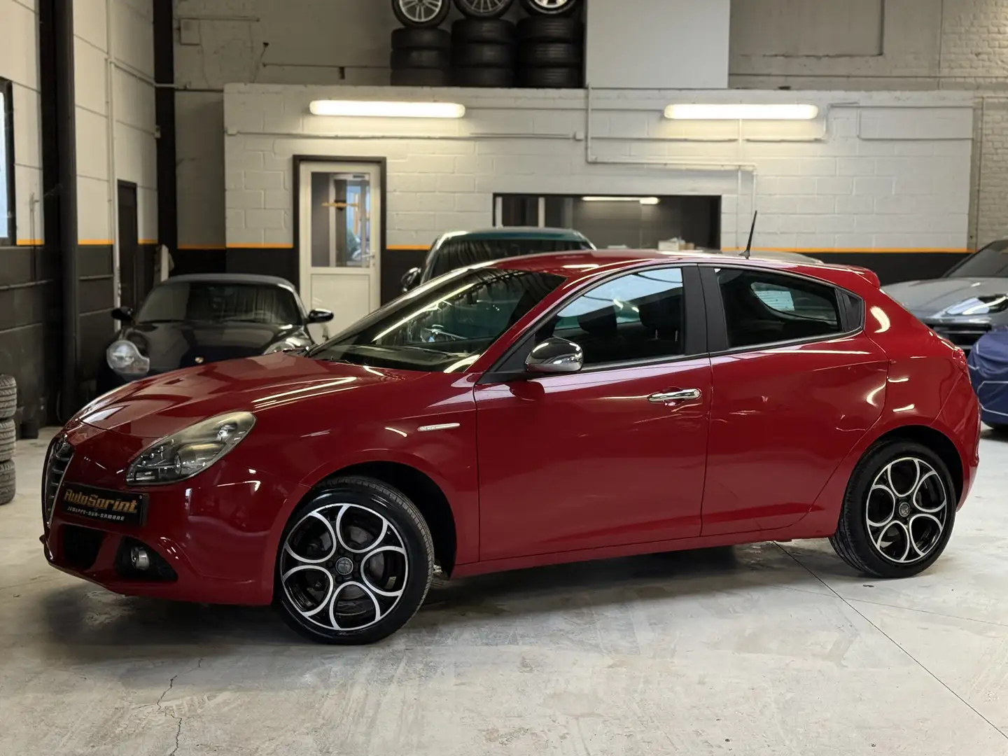 Alfa Romeo Giulietta NAVI AIRCO DIESEL EURO 5  200,000km Rood - 2