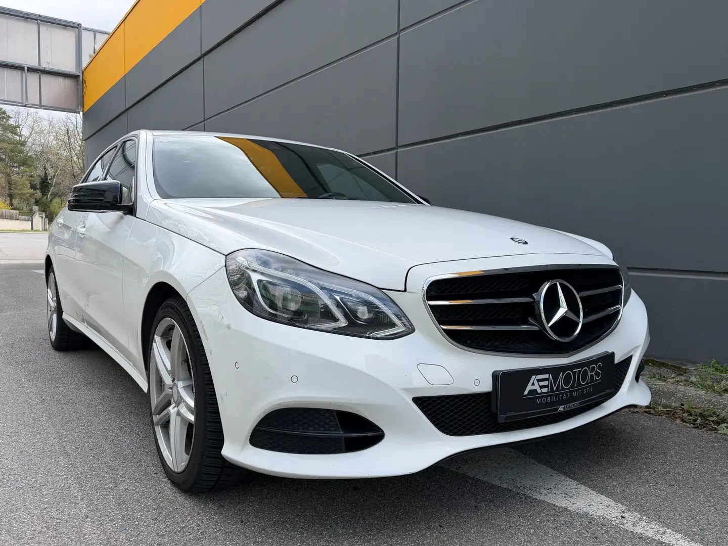 Mercedes-Benz E 250 //KREDIT//LEDER//FACELIFT//AUTOMATIK// Weiß - 1