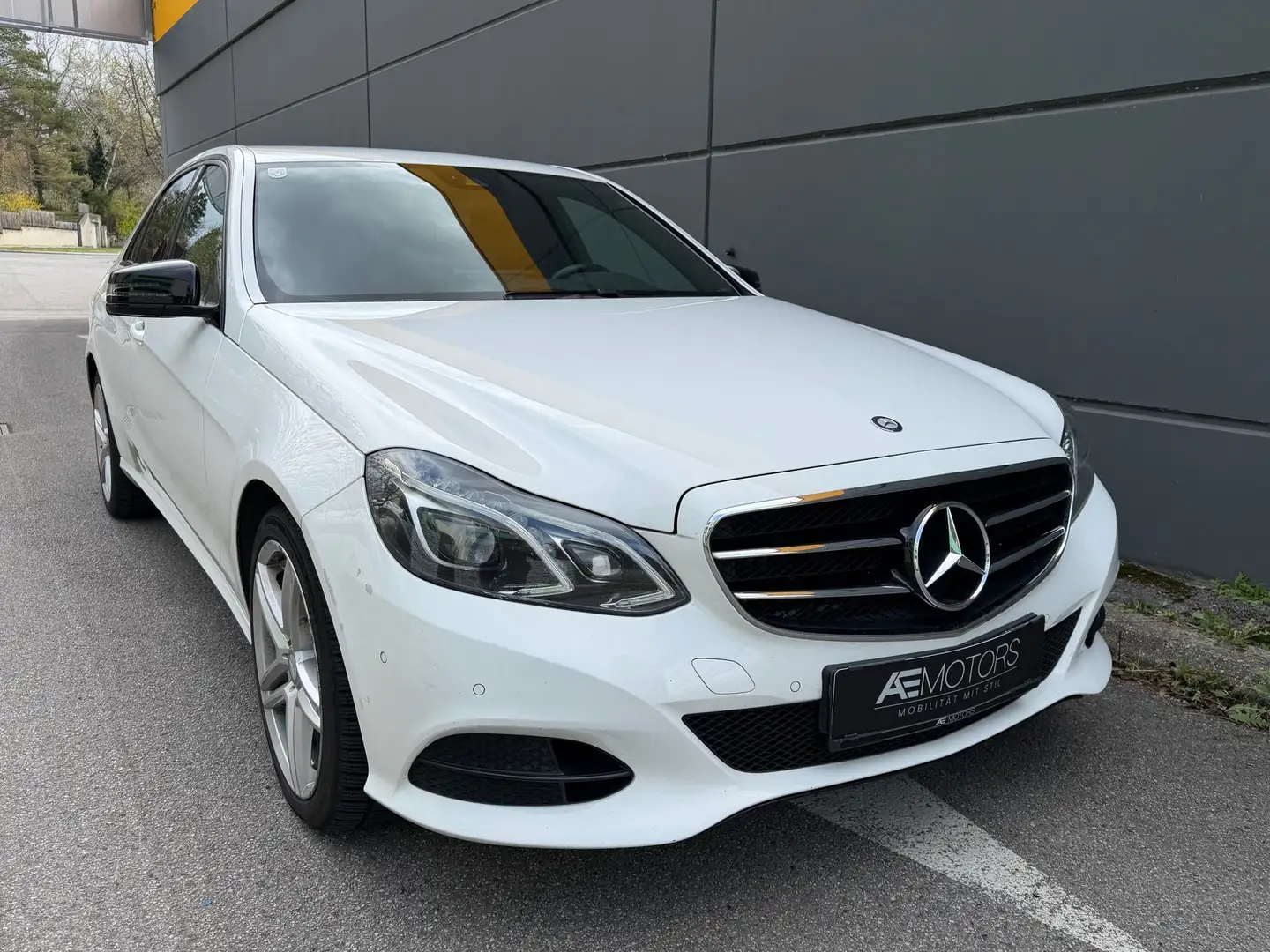 Mercedes-Benz E 250 //KREDIT//LEDER//FACELIFT//AUTOMATIK// Weiß - 2