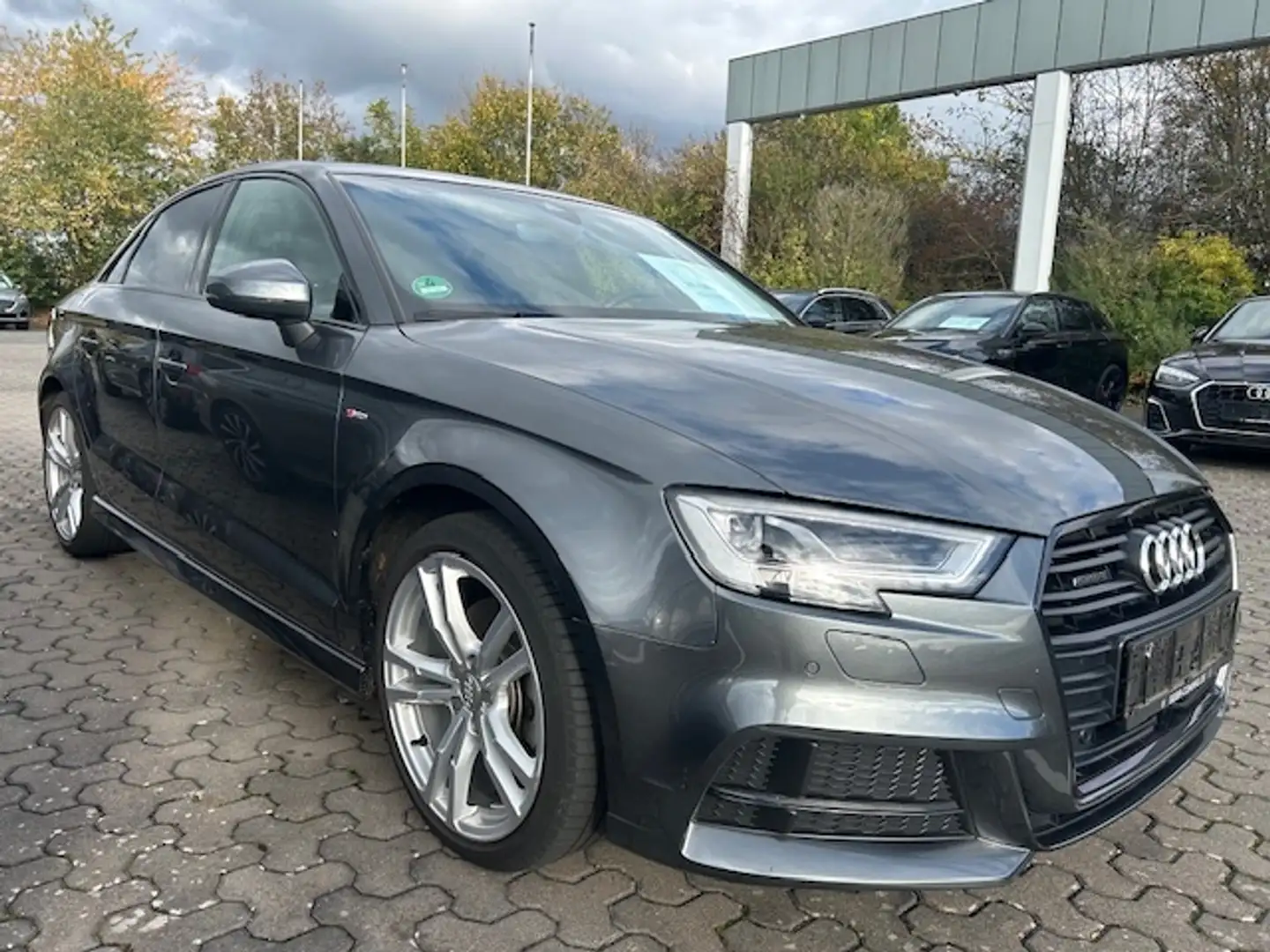 Audi A3 Lim. TFSI "S line" quattro, NP: 58.000 € Gris - 2