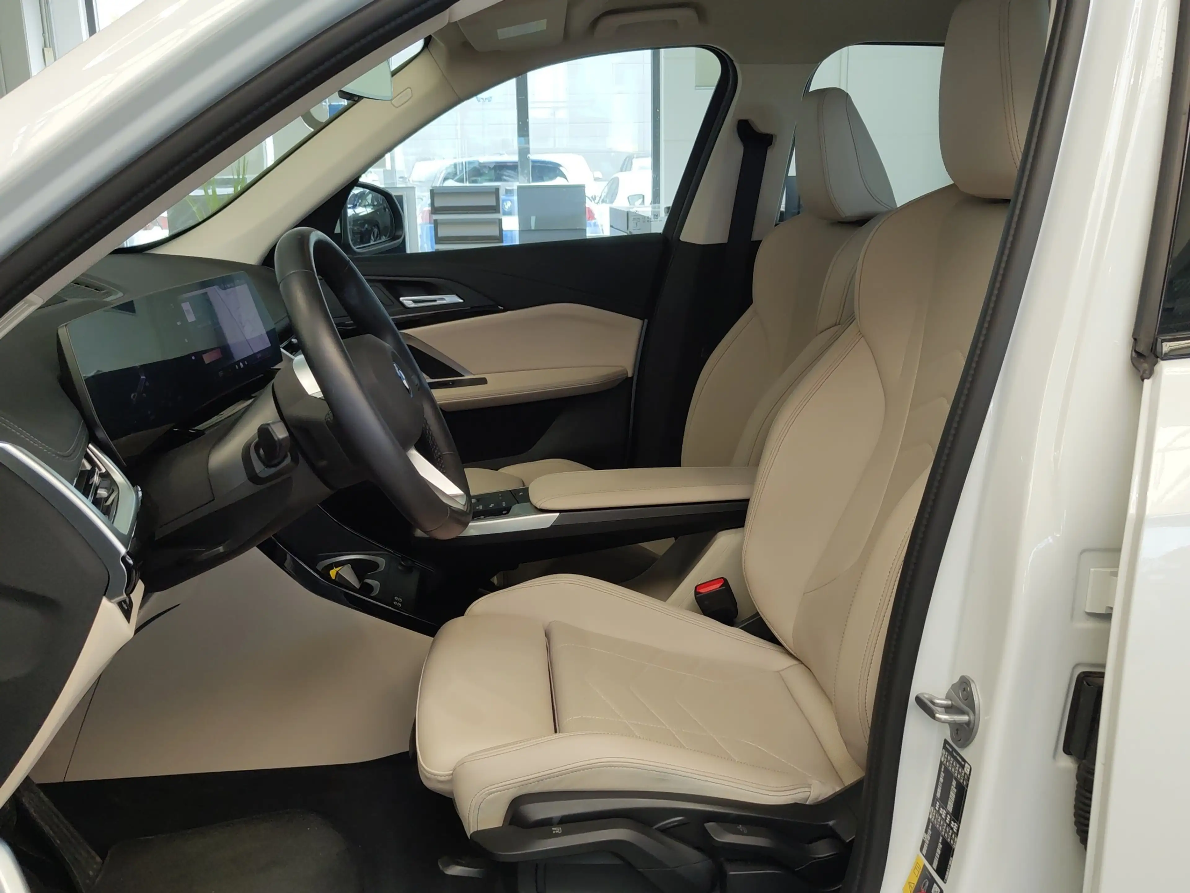 BMW iX1 xDrive30 xLine NaviProf*Leder*Sportsitze* — photo 5